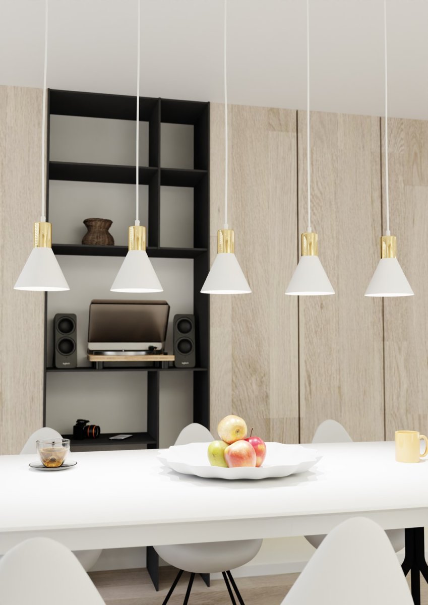 Rosa 116cm Weiß hängelampe Von Emibig Lighting - Die kegelf&ouml;rmigen Metallschirme verst&auml;rken den industriellen Ausdruck der Lampe, w&auml;hrend die goldfarbenen Details sowohl W&auml;rme als auch Eleganz verleihen.