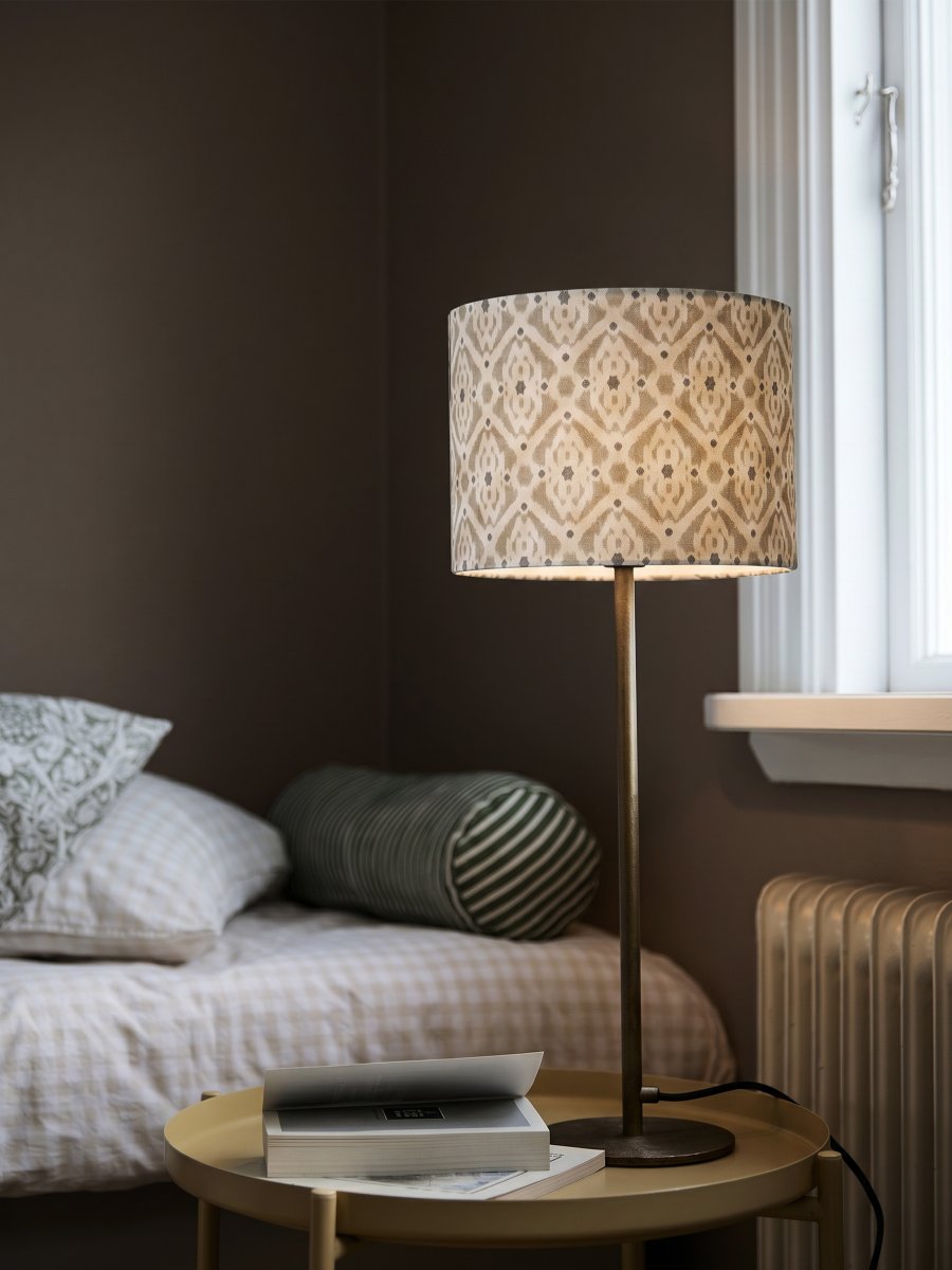 Base 58cm Messing/Braun tischlampe Von PR Home - Die Leuchte wird mit einem 2 m langen Textilkabel, einem Netzschalter und einem Netzstecker geliefert.
