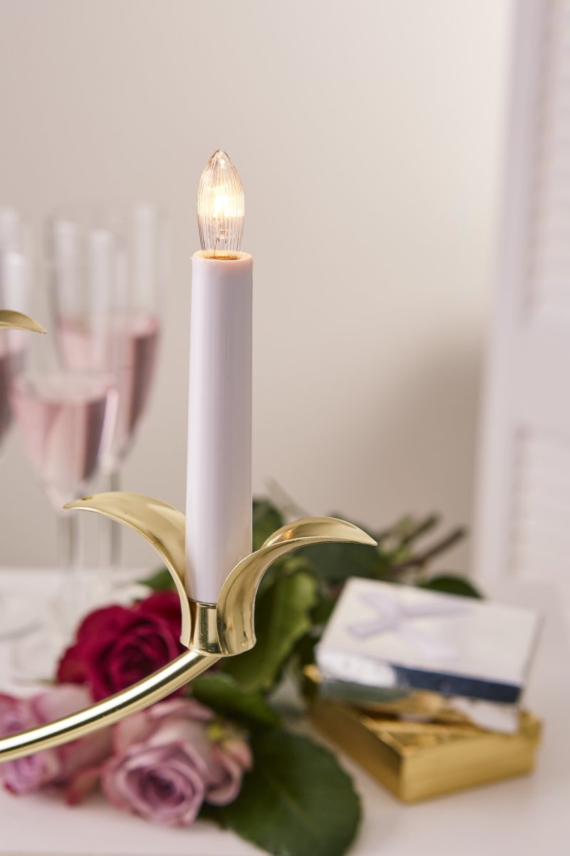 Tilpi Messing Von Star Trading - Seine einzigartigen Details rund um die Kerzenhalter machen ihn zu etwas Besonderem und Auff&auml;lligem.