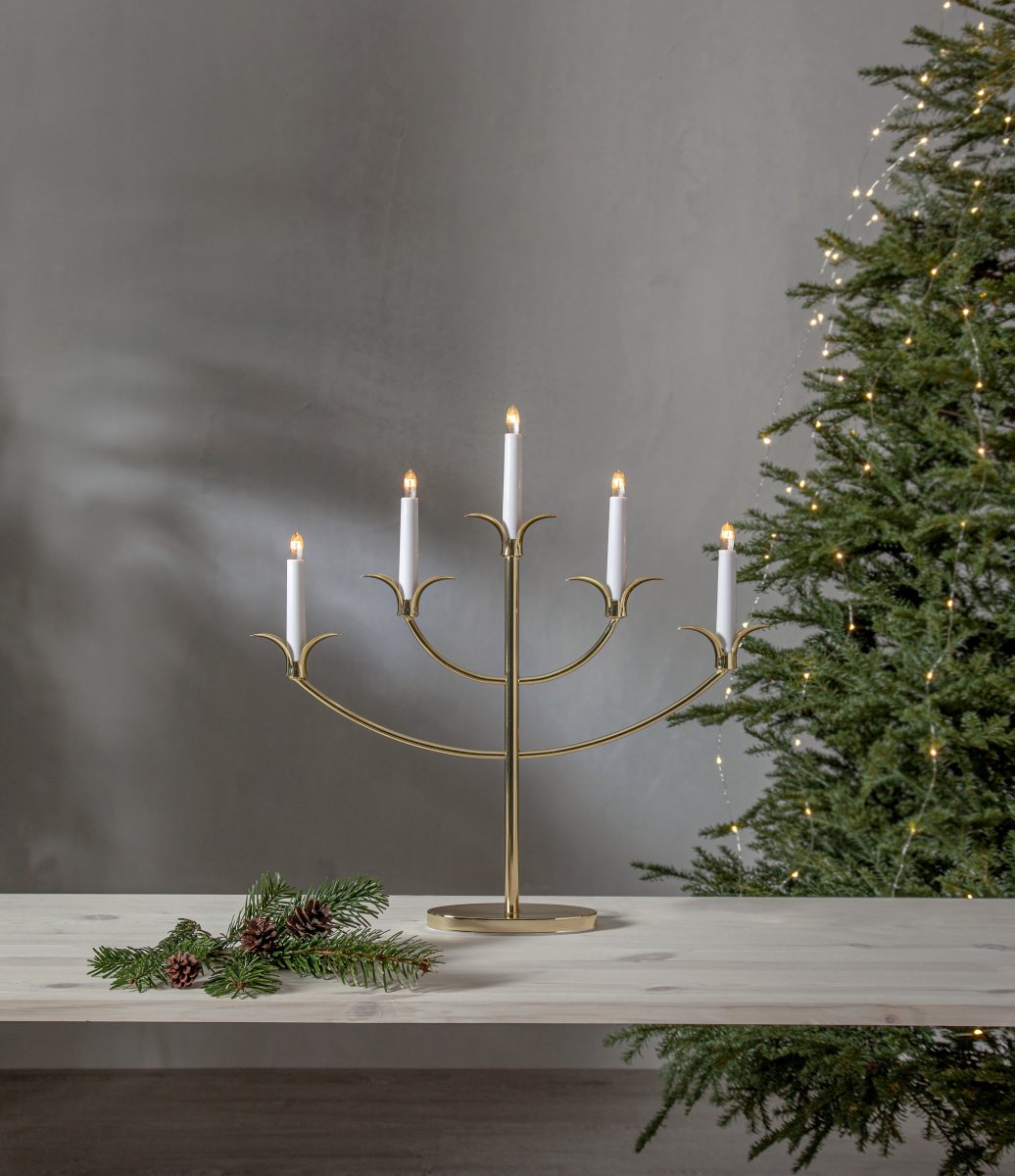 Tilpi Messing Von Star Trading - Seine einzigartigen Details rund um die Kerzenhalter machen ihn zu etwas Besonderem und Auff&auml;lligem.