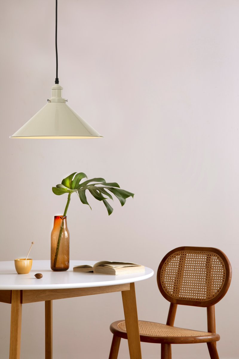 Paris Ø35 Beige hängelampe Von Aneta Lighting - Die Deckenleuchte Paris ist in einem hochglänzenden Sandton gefertigt.