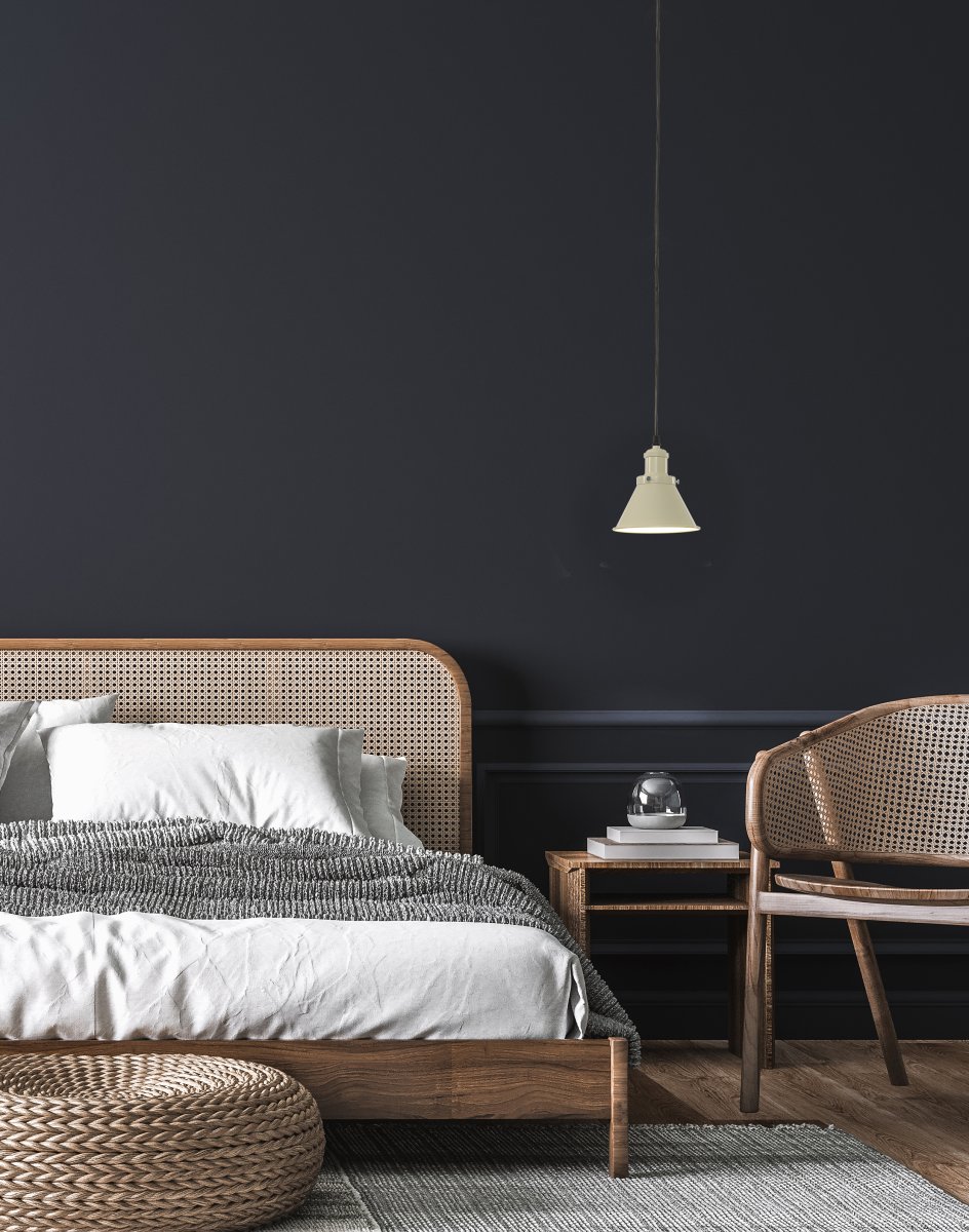 Paris Ø15 Beige fensterlampe Von Aneta Lighting - Die Fensterlampe Paris ist in einem hochgl&auml;nzenden Sandton gefertigt.