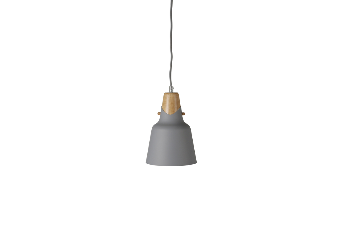 Rigel Ø16 Grau hängelampe Von Venture Design - Mit der Rigel Deckenleuchte erhalten Sie moderne und elegante Beleuchtung, die in die meisten R&auml;ume und Einrichtungsstile passt.