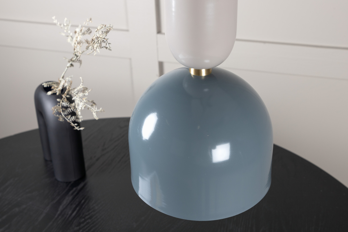 Tim Ø20 Blau hängelampe Von Venture Design - Die gedeckte, blaue Farbe in Kombination mit dem Beigeton und den Messingdetails sorgt f&uuml;r einen sch&ouml;nen Eindruck im Raum.