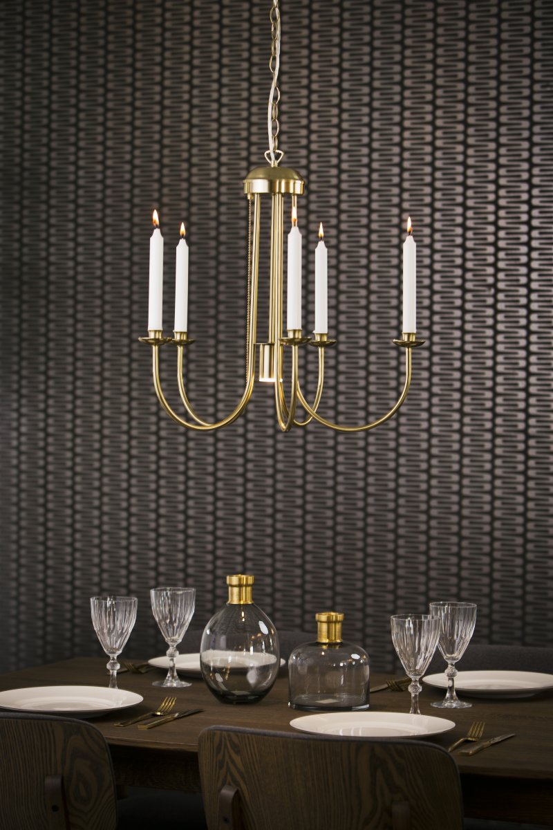 Jubilee Ø55 Mattes Messing hängelampe Von Aneta Lighting - Das elegante Design mit Platz für Kerzen verbreitet ein warmes und einladendes Licht und wird gleichzeitig zu einem schönen Dekorationselement im Innenraum.