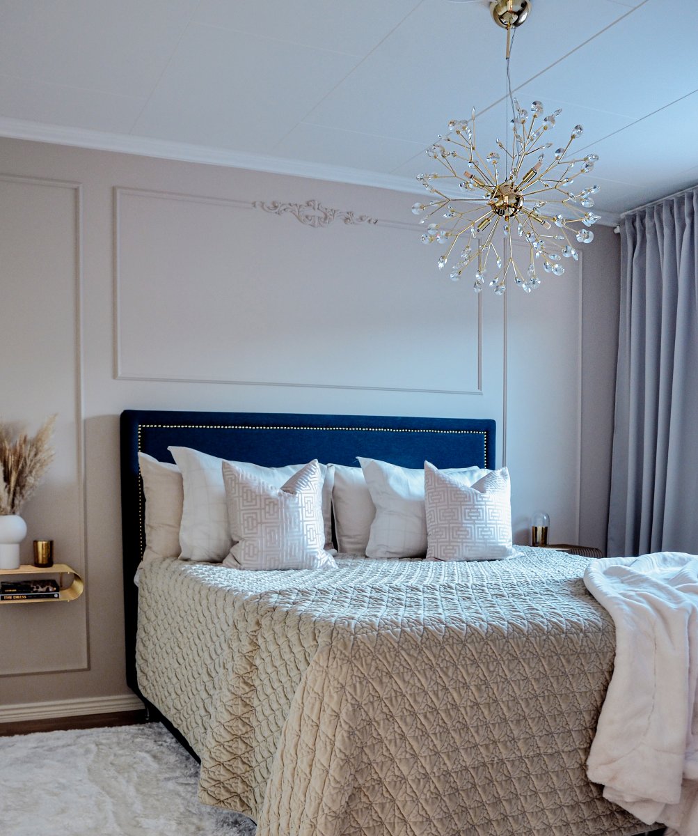 Viva Ø55 Messing hängelampe Von Aneta Lighting - Viva-Deckenleuchte aus Messing kombiniert mit dekorativen klaren Prismen/Kristallen, die sich durch die gesamte Leuchte ziehen.