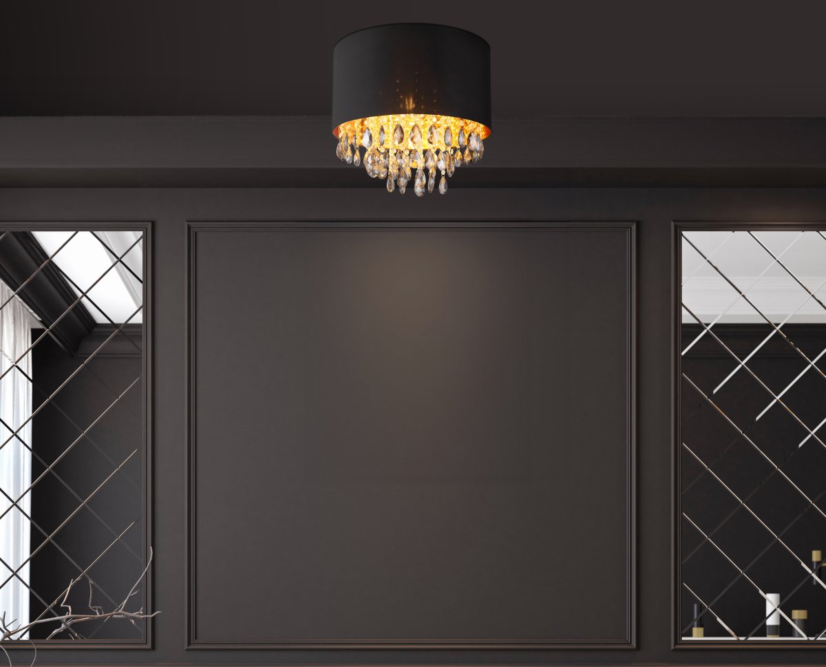 Coletta Ø40 Schwarz deckenleuchte Von Globo Lighting - Textilsk&auml;rmen med en guldig insida ger ett behagligt sken och i kombination med prismorna som omfamnar ljusk&auml;llan skapas ett vackert ljusspel i rummet n&auml;r lampan &auml;r t&auml;nd.