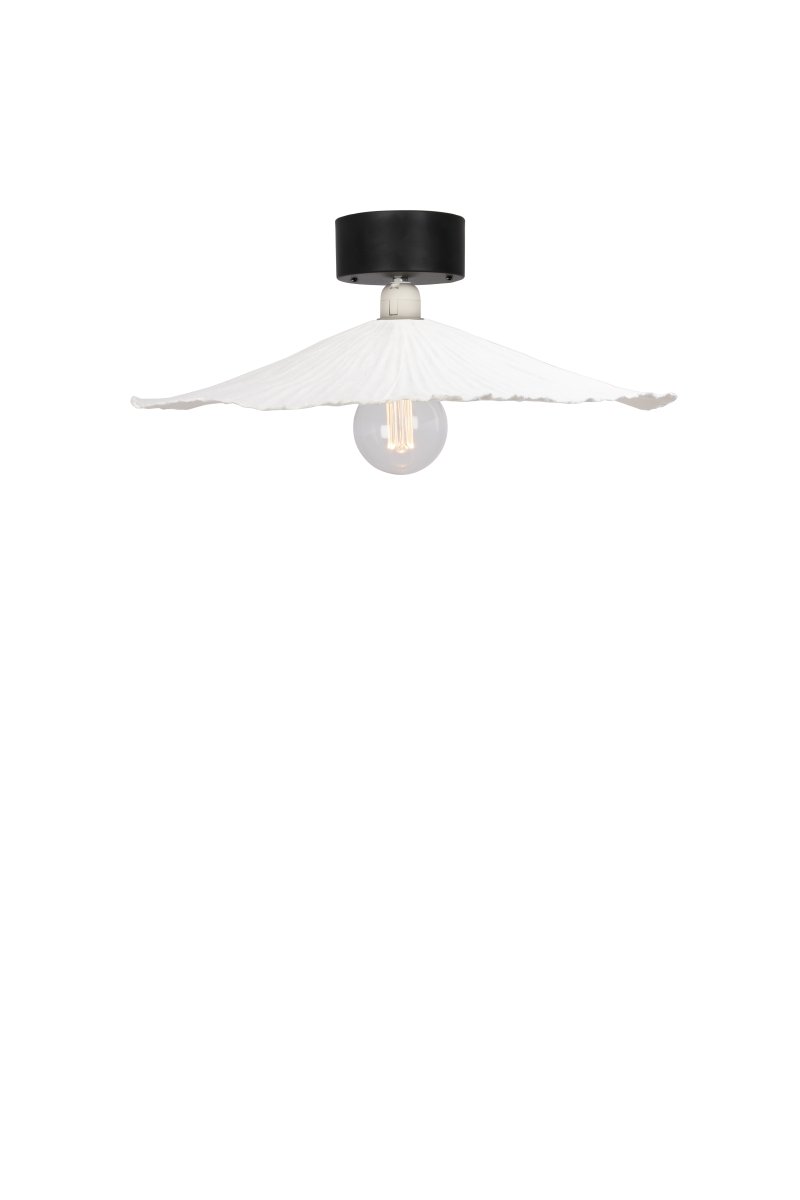 Tropez Ø60 Weiß wandlampe Von Globen Lighting - Tropez ist eine handgefertigte Lampe aus Pappmaché, bei der jedes Stück Spuren der Handwerkskunst trägt, die es geformt hat.
