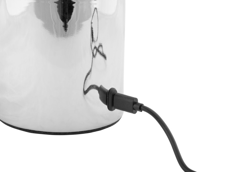 Camp LED 30cm Chrom tragbare Von Leitmotiv - Die Lampe ist über einen praktischen Drehknopf dimmbar und wird mit dem mitgelieferten USB-C-Kabel aufgeladen.