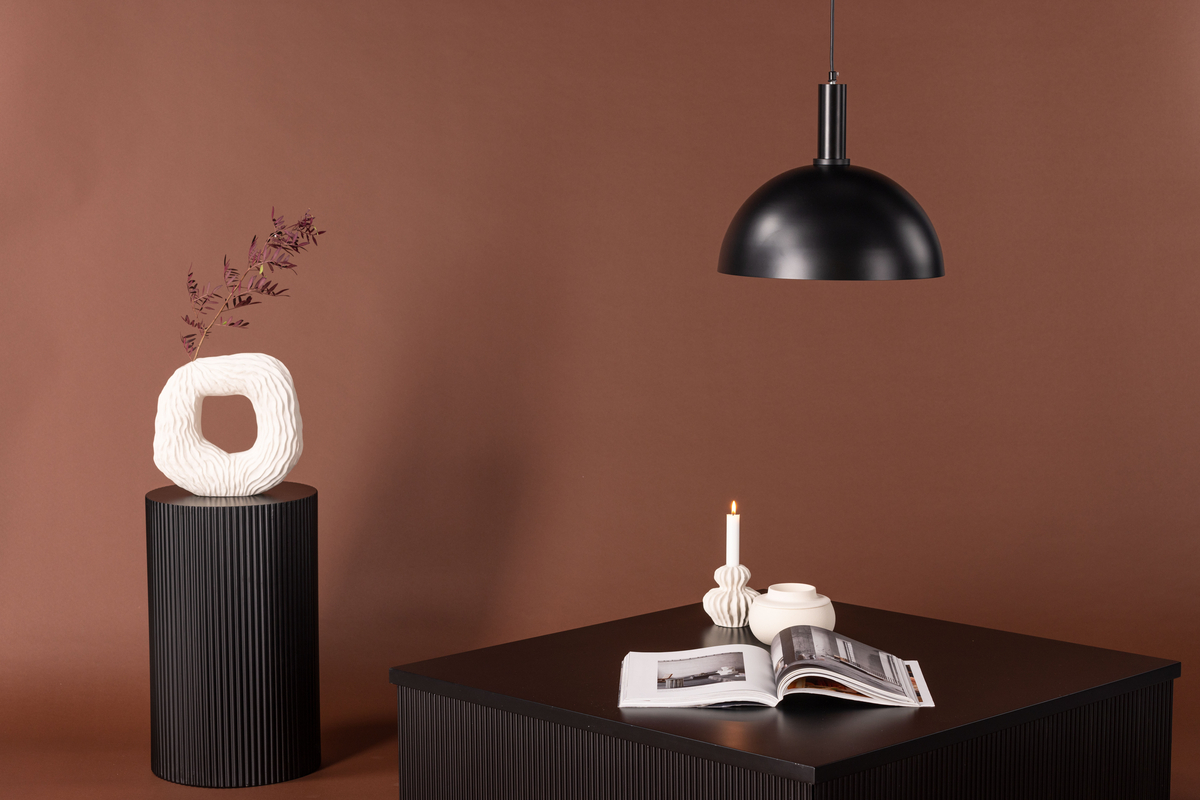 Narbonne Ø35 Schwarz hängelampe Von Venture Design - Mit der Narbonne Deckenleuchte erhalten Sie eine zeitlose und klassische Leuchte, die in die meisten R&auml;ume passt.