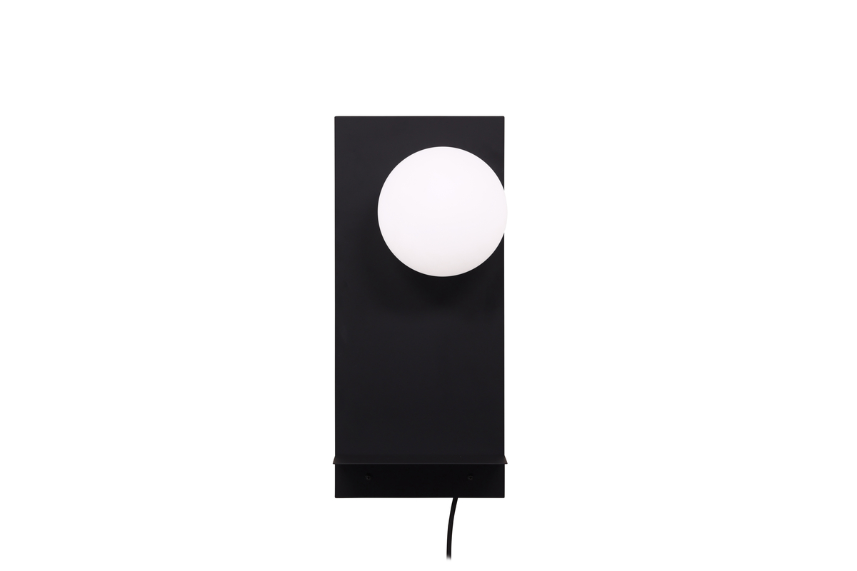 Troyes 45cm Schwarz wandlampe Von Venture Design - Die Leuchte hat einen schwarzen Eisenrahmen mit einer kleinen Ablagefläche, auf der zusätzliche Dekoration platziert werden kann.