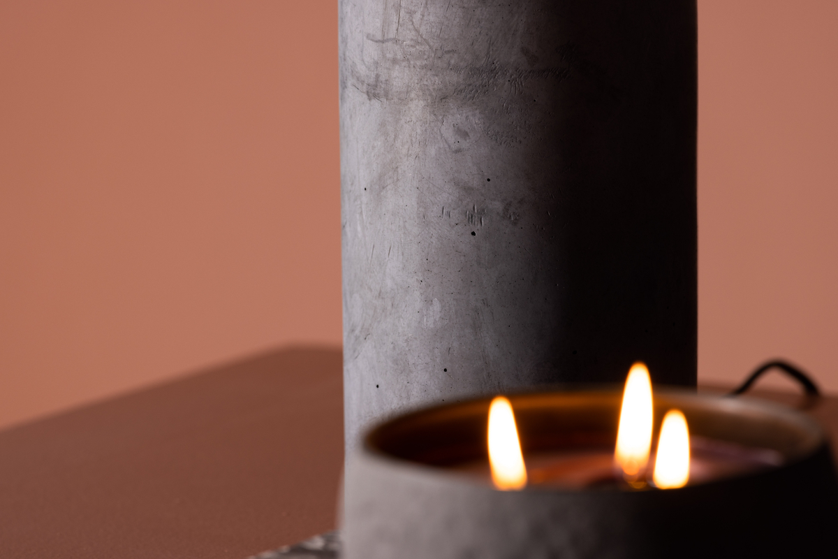 Nancy 63cm Grau tischlampe Von Venture Design - Dank der gro&szlig;z&uuml;gigen Gr&ouml;&szlig;e und des durchdachten Designs eignet sich die Leuchte gleicherma&szlig;en als praktische Lichtquelle und trendige Dekoration.