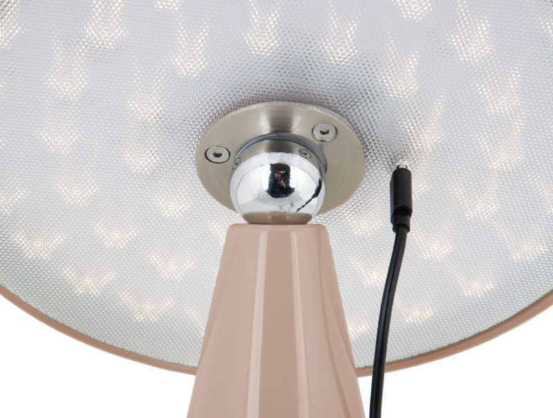 Phoebe LED 26cm Braun tragbare Von Leitmotiv - Die Leuchte ist über die Touch-Taste auf dem Bildschirm in drei Stufen dimmbar und bietet nach vollständiger Aufladung bis zu 8 Stunden Licht.