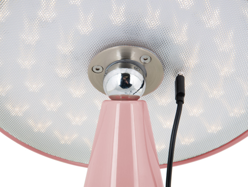 Phoebe LED 26cm Rosa tragbare Von Leitmotiv - Die Leuchte ist über die Touch-Taste auf dem Bildschirm in drei Stufen dimmbar und bietet nach vollständiger Aufladung bis zu 8 Stunden Licht.