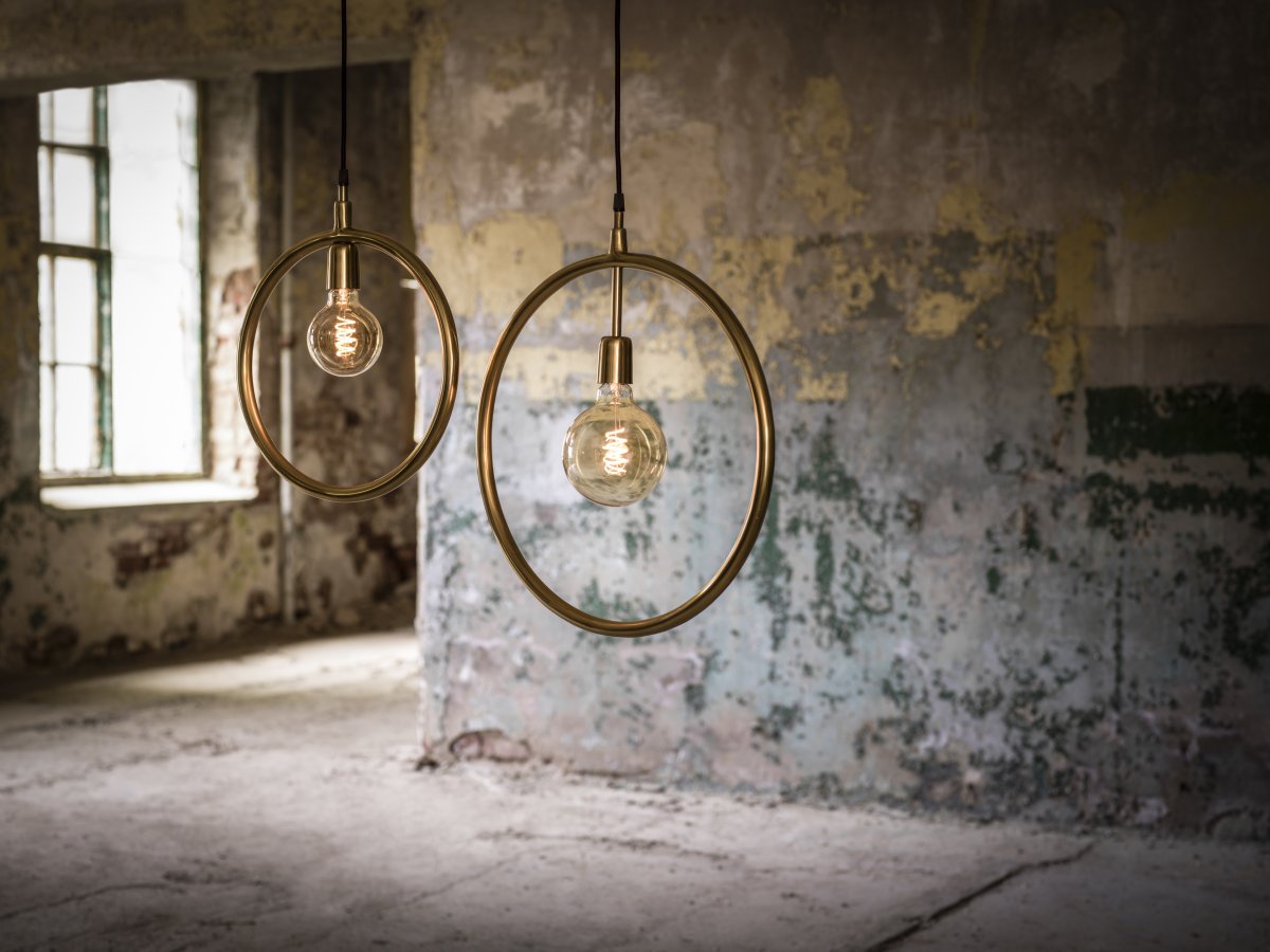 Circle Ø25 Chrom fensterlampe Von PR Home - Platzieren Sie eine schöne, dekorative Lichtquelle im Sockel und tragen Sie zu einer gemütlichen Atmosphäre im Raum bei.