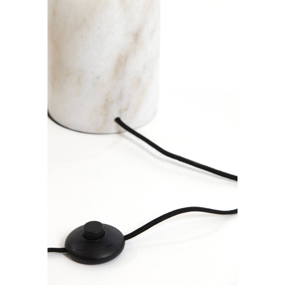 Medina Antikes Messing stehlampe Von Light & Living - Der Sockel aus Marmor in Kombination mit dem Sockel aus Aluminium mit antikem Messing-Finish trägt zur Eleganz bei.