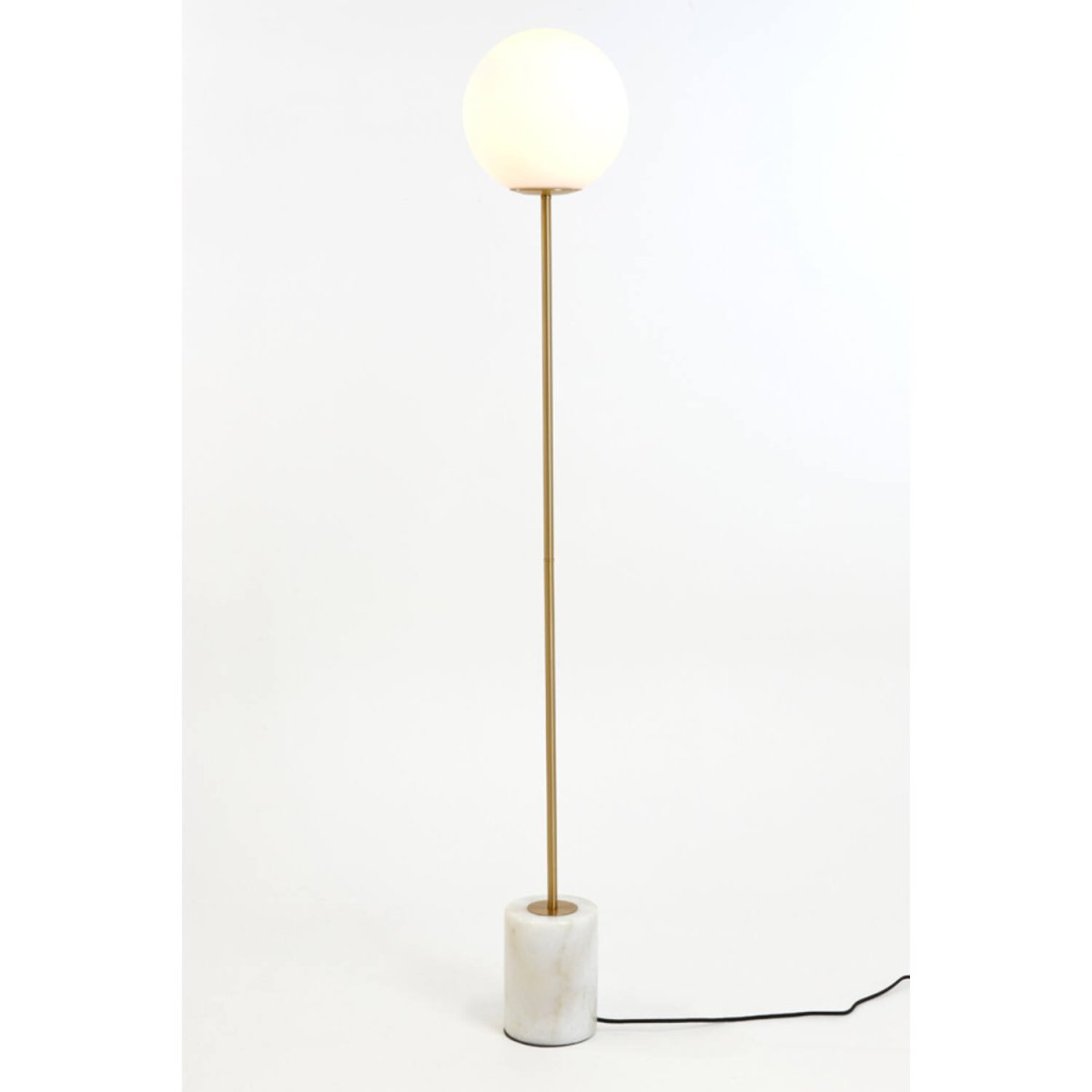 Medina Antikes Messing stehlampe Von Light & Living - Der Sockel aus Marmor in Kombination mit dem Sockel aus Aluminium mit antikem Messing-Finish trägt zur Eleganz bei.