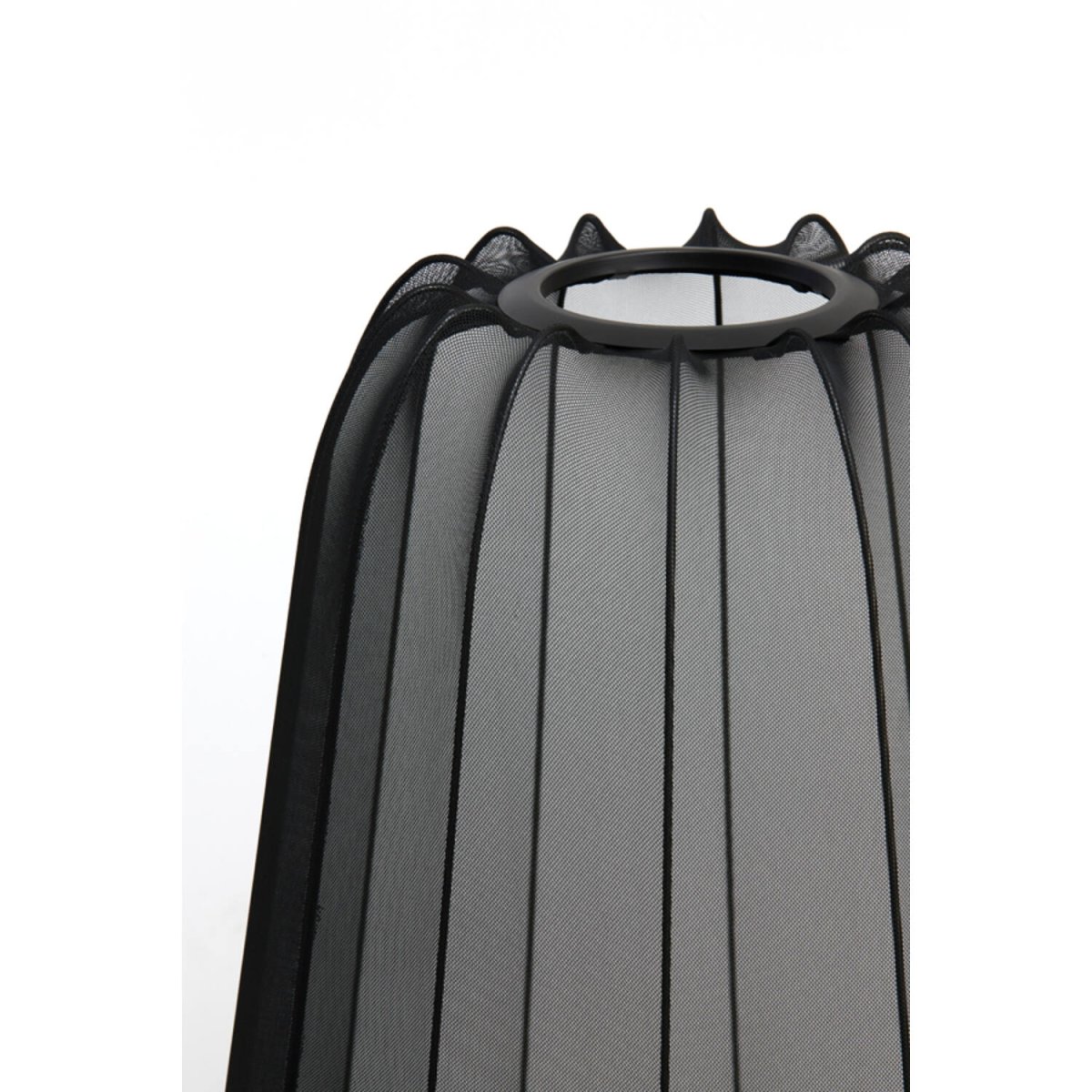 Plumeria Schwarz stehlampe Von Light & Living - Es empfiehlt sich, es im Wohnzimmer zu platzieren, da es nicht nur für eine gemütliche Beleuchtung sorgt, sondern auch ein stilvolles Einrichtungsdetail darstellt.