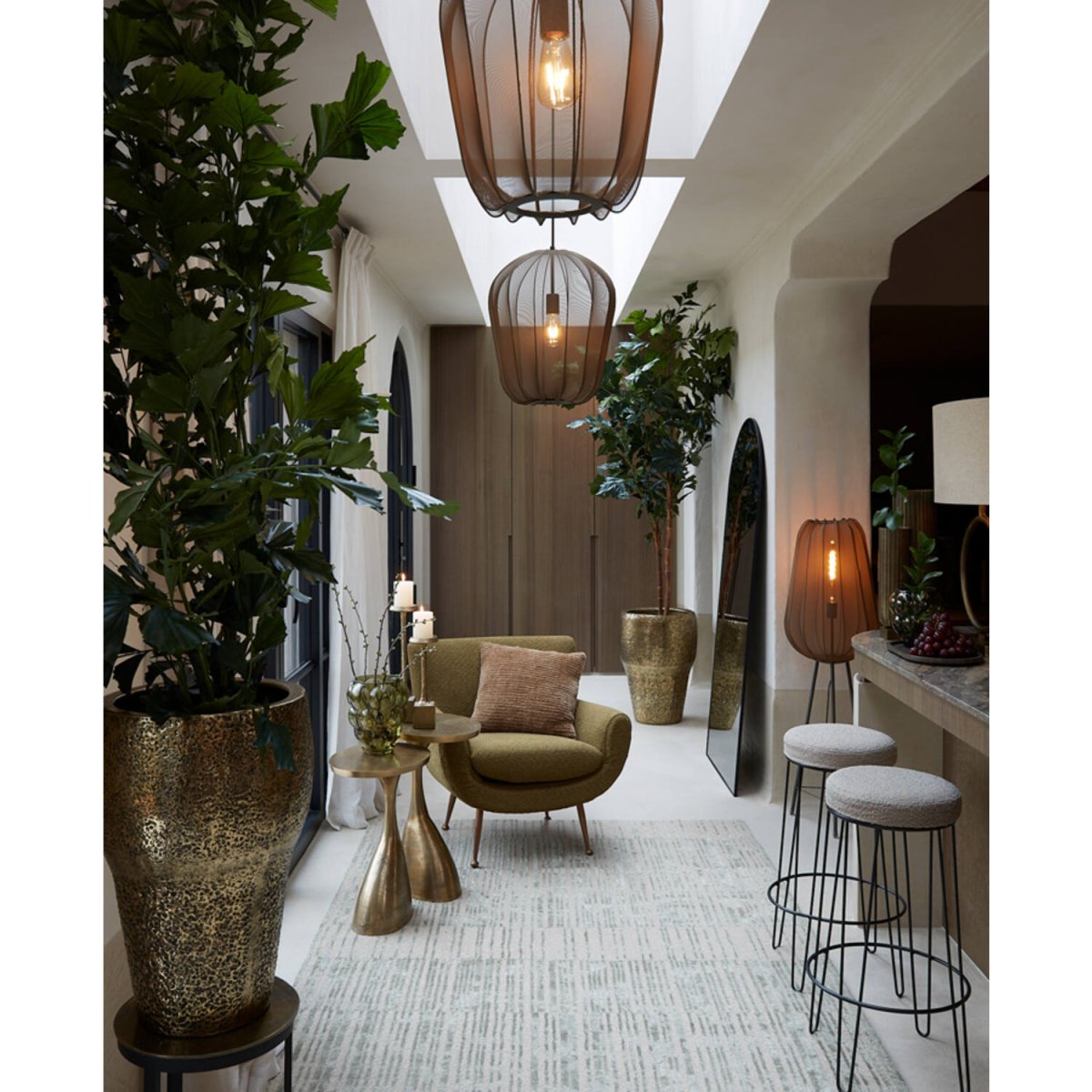 Plumeria Dunkelgrün stehlampe Von Light & Living - Es empfiehlt sich, es im Wohnzimmer zu platzieren, da es nicht nur für eine gemütliche Beleuchtung sorgt, sondern auch ein stilvolles Einrichtungsdetail darstellt.