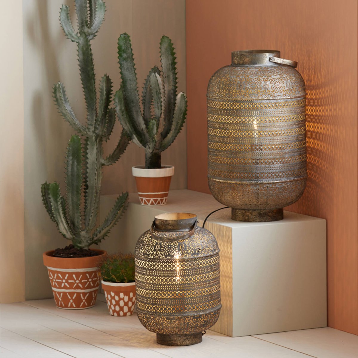 Udupi 62cm Bronze tischlampe Von Light & Living - Schaffen Sie eine warme und einladende Atmosph&auml;re mit Udupi, einer eleganten Lampe in Bronze-Optik.