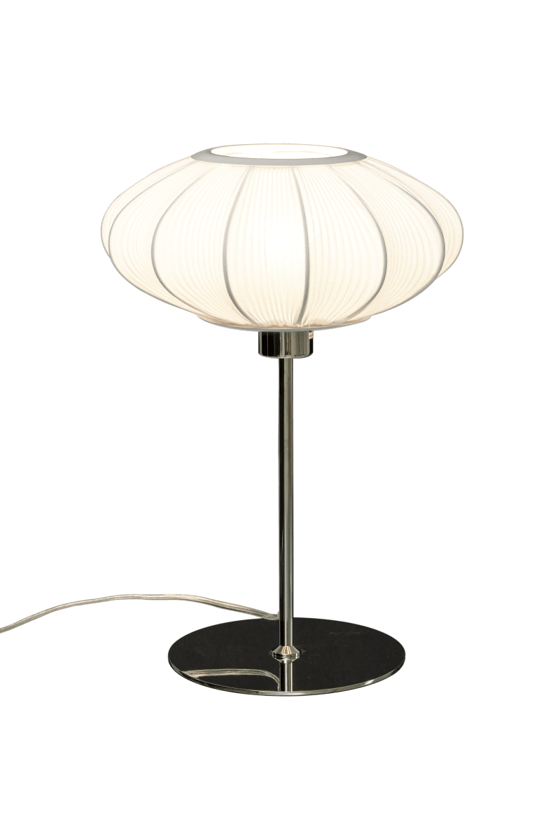 Mamsell 45cm Chrom tischlampe Von Aneta Lighting - Die Tischleuchte Mamsell ist mit fein plissiertem Stretchstoff bespannt, der für ein angenehmes, leicht gedämpftes Licht sorgt.