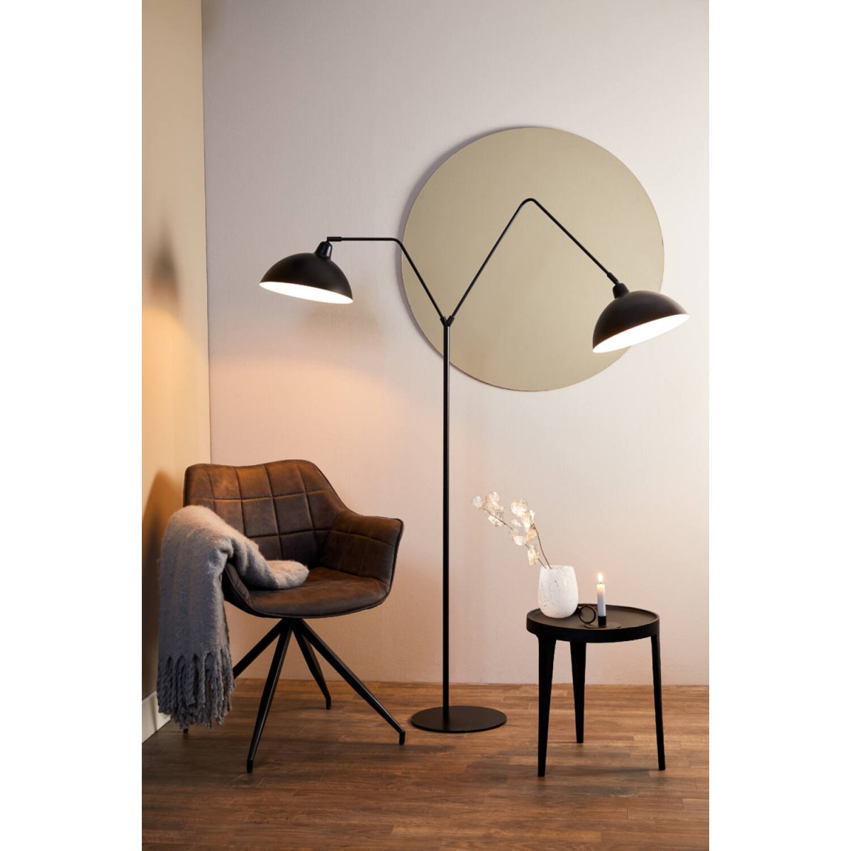 Orion 2 Schwarz stehlampe Von Light & Living - Orion ist eine elegante Stehlampe aus mattschwarzem Eisen, perfekt für moderne Innenräume.