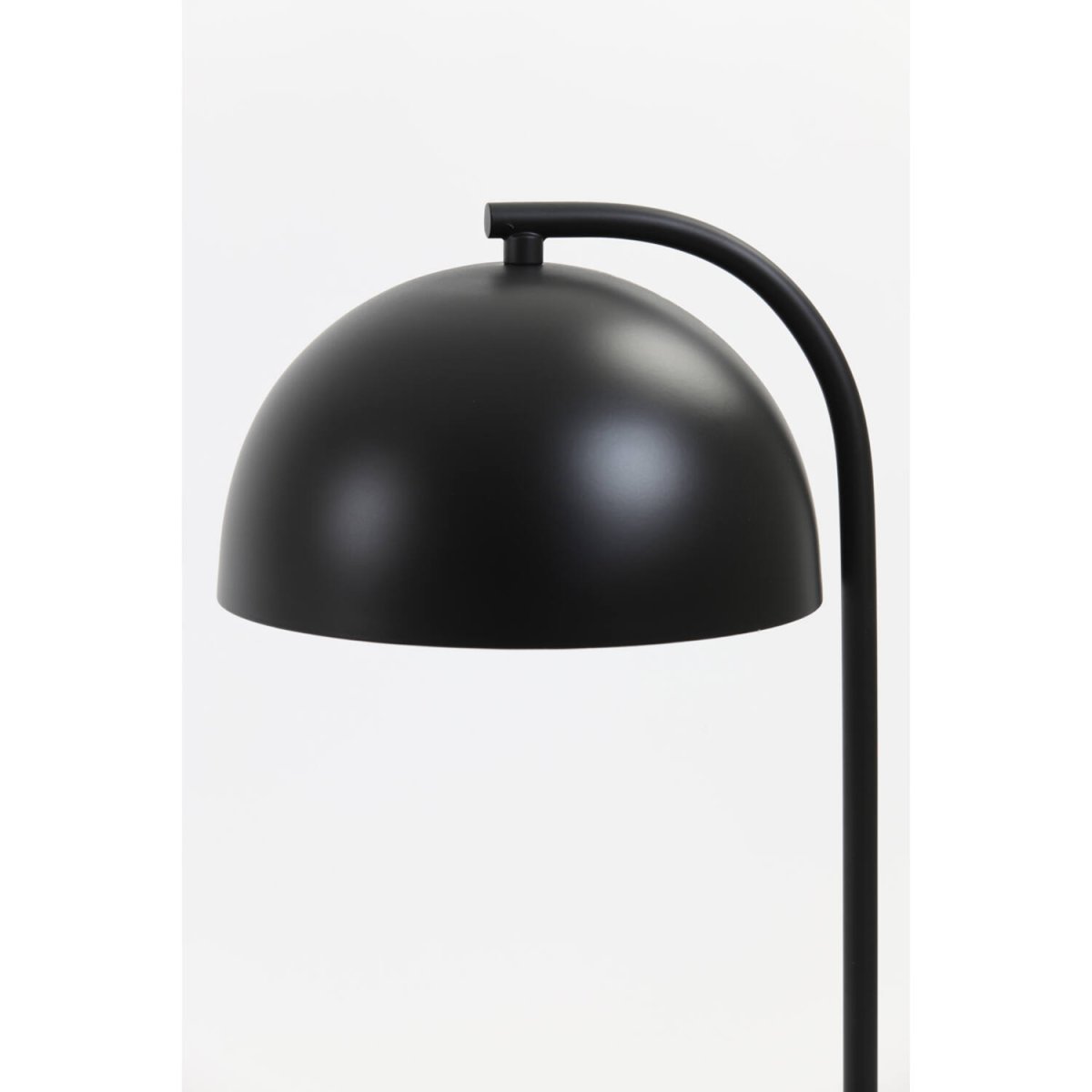 Mette 43cm Schwarz tischlampe Von Light & Living - Mette ist eine elegante Tischlampe aus mattschwarzem Metall mit weißer Innenseite.