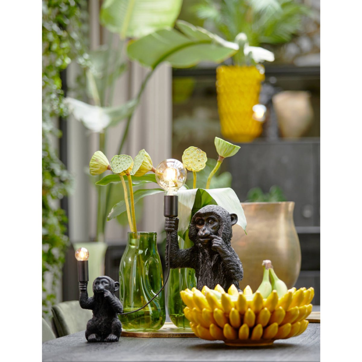 Monkey 23cm Schwarz tischlampe Von Light & Living - Der detailreiche Affe in schwarzer Ausführung hält die Glühbirne und sorgt für eine verspielte und dennoch stilvolle Beleuchtung.