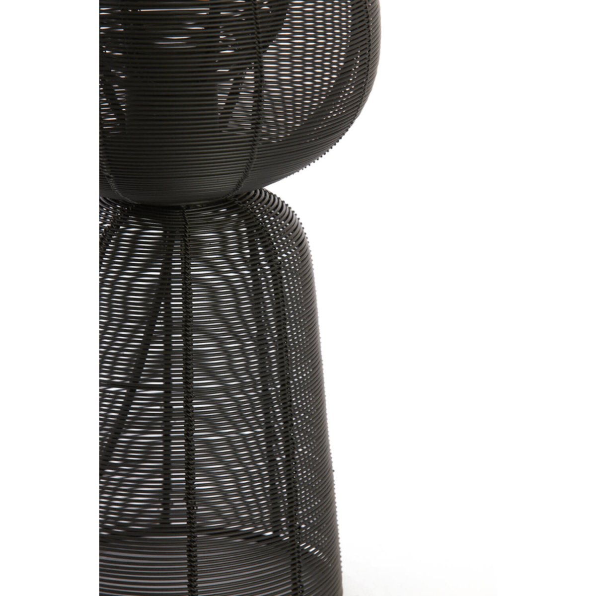 Aboso 42cm Schwarz tischlampe Von Light & Living - Ihre einzigartige Form verleiht ihr ein modernes und elegantes Flair und passt perfekt in jedes Interieur im industriellen und skandinavischen Stil.