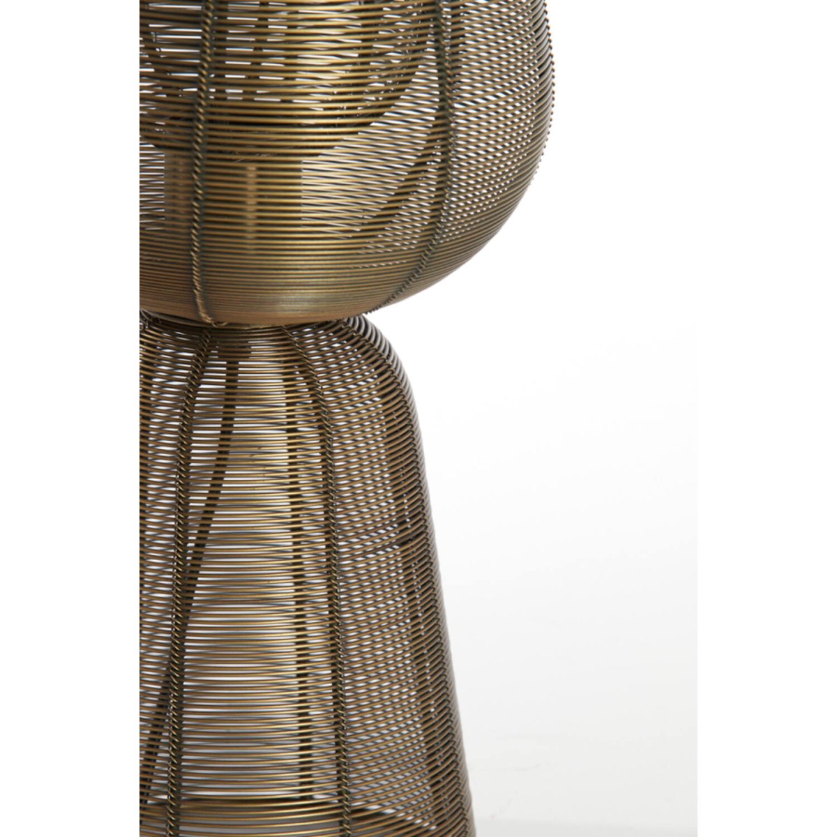 Aboso 42cm Bronze tischlampe Von Light & Living - Aboso ist eine elegante Tischleuchte aus Eisen mit Bronze-Finish, deren offenes Design ein wundersch&ouml;nes Schattenspiel erzeugt.