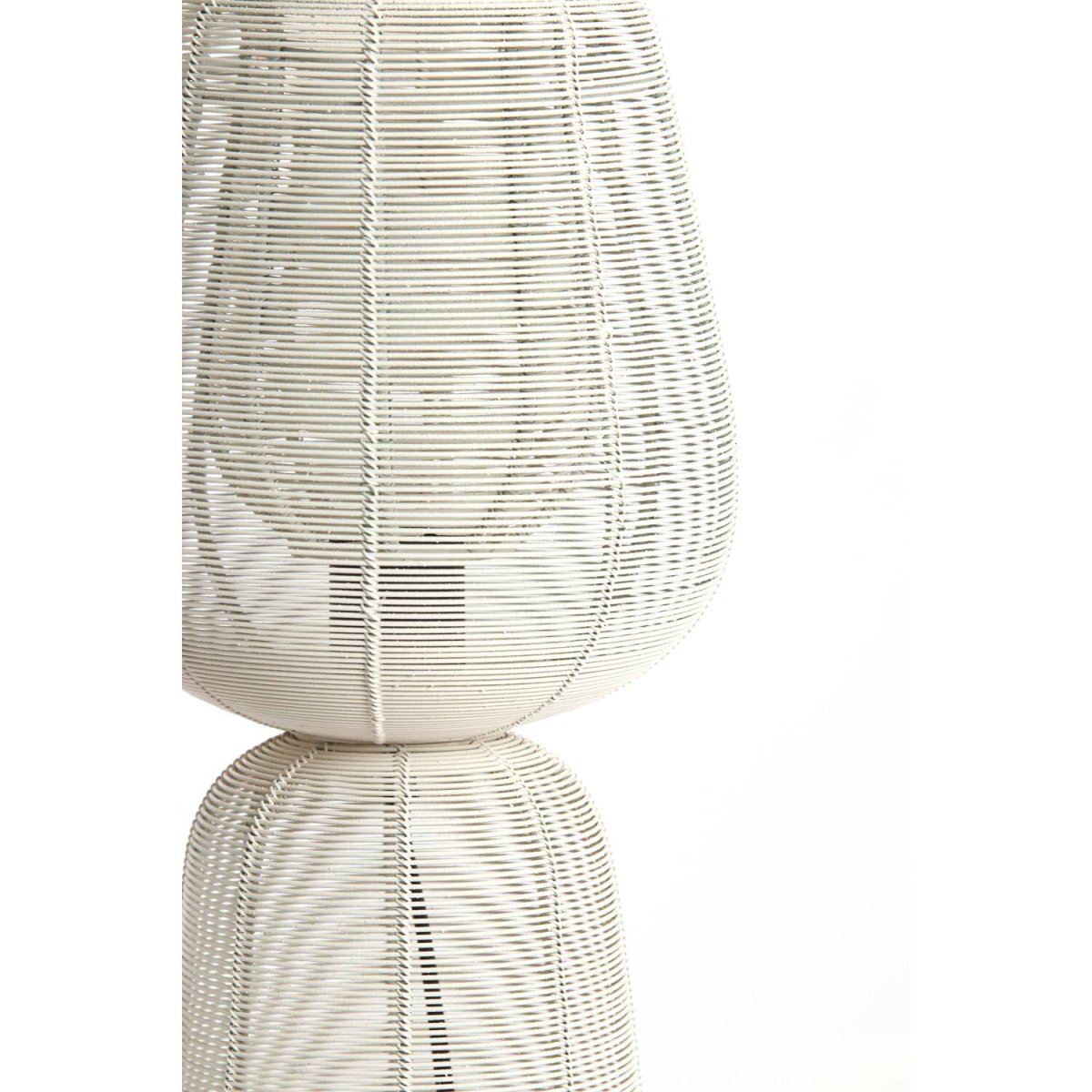Aboso 42cm Cremeweiß tischlampe Von Light & Living - Ihre einzigartige Form verleiht ein modernes und elegantes Ambiente und passt perfekt in jedes Interieur im Industrie- und skandinavischen Stil.