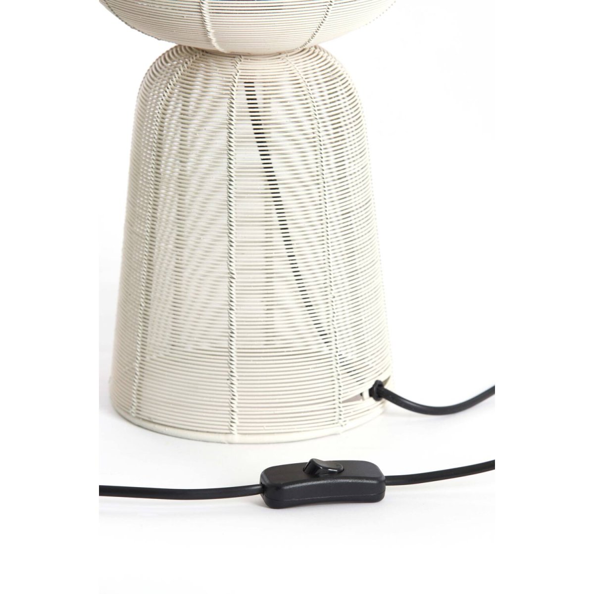 Aboso 42cm Cremeweiß tischlampe Von Light & Living - Ihre einzigartige Form verleiht ein modernes und elegantes Ambiente und passt perfekt in jedes Interieur im Industrie- und skandinavischen Stil.