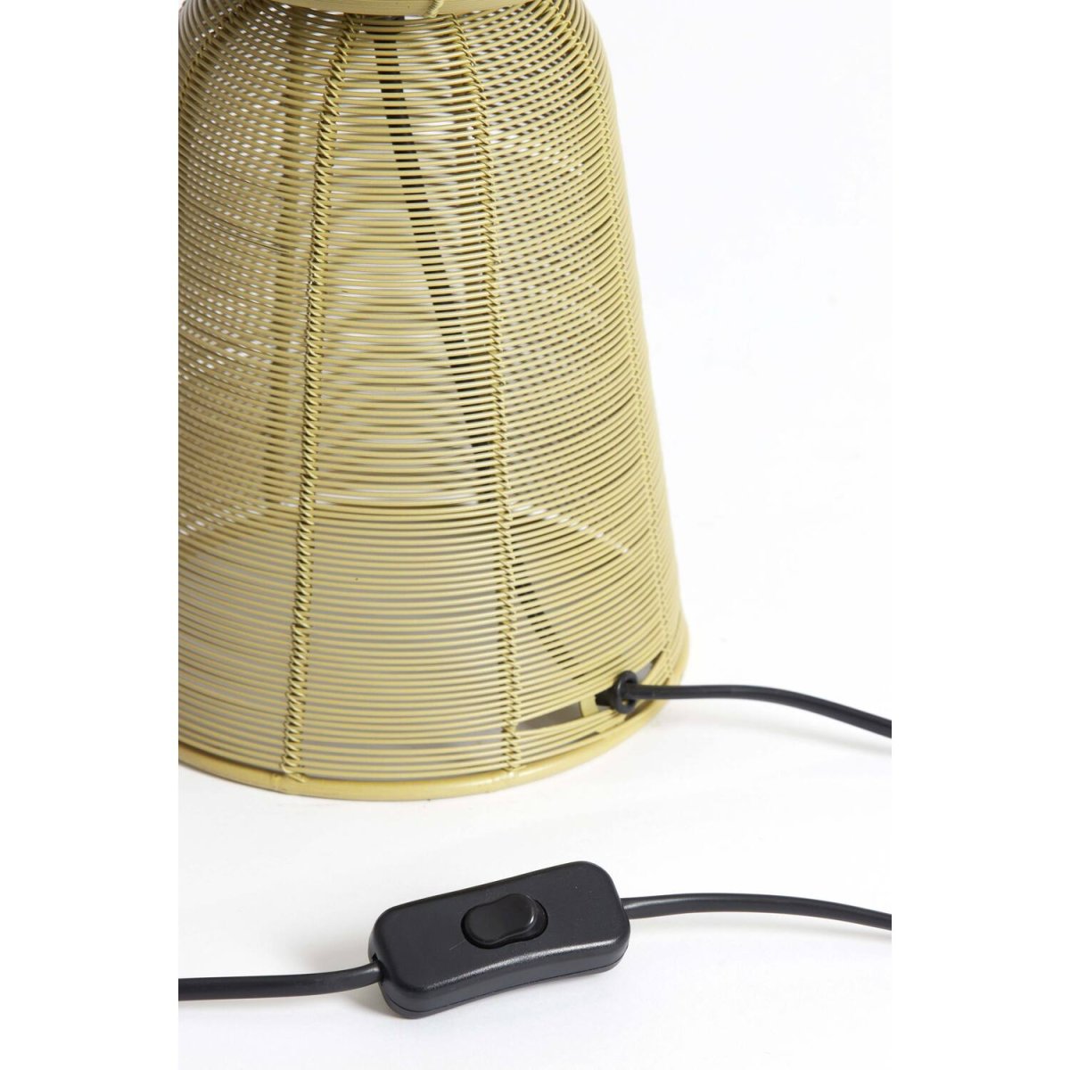 Aboso 42cm Hellgrün tischlampe Von Light & Living - Ihre einzigartige Form verleiht ein modernes und elegantes Ambiente und eignet sich perfekt f&uuml;r die Inneneinrichtung sowohl im industriellen als auch im skandinavischen Stil.