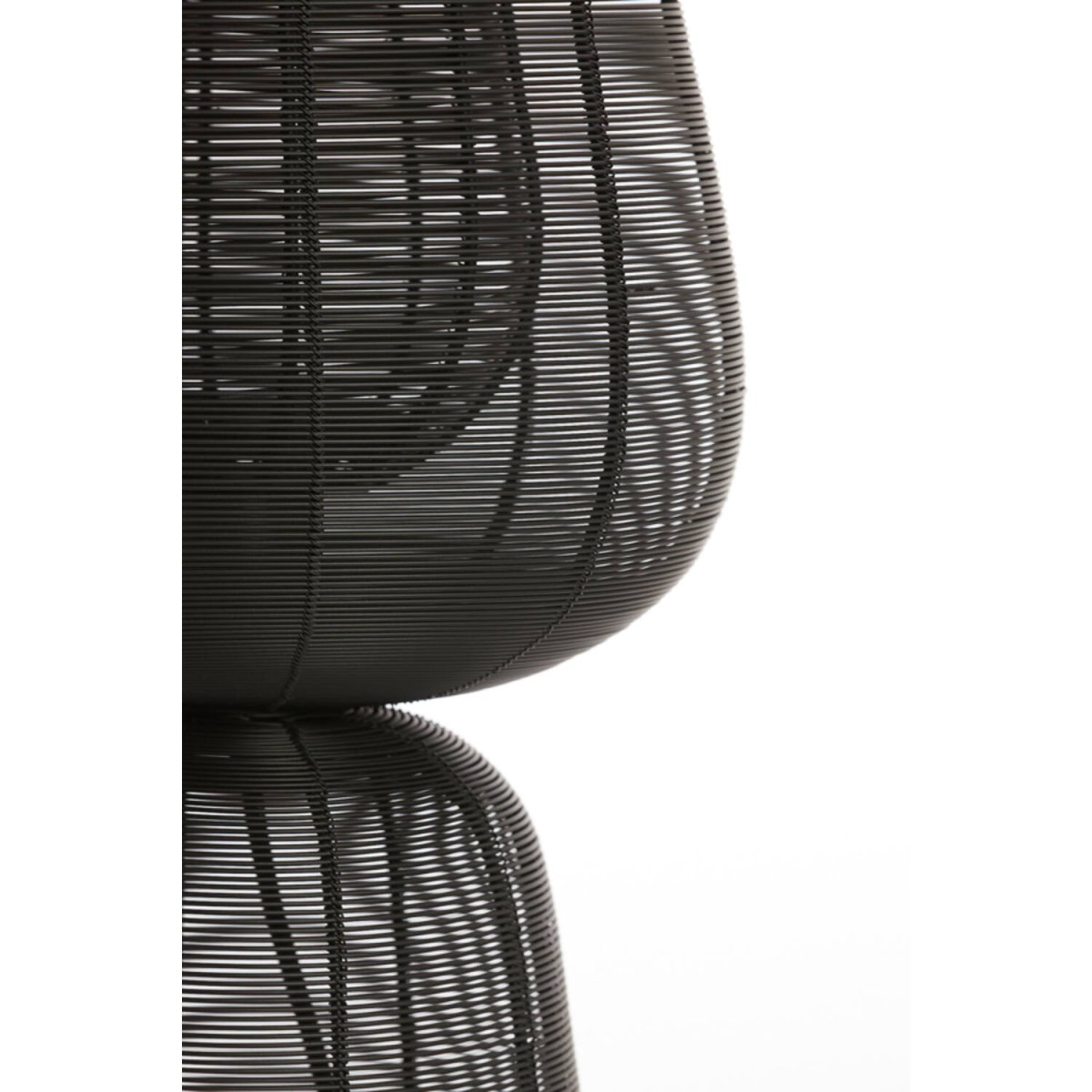 Aboso 54cm Schwarz tischlampe Von Light & Living - Ihre einzigartige Form verleiht ihr ein modernes und elegantes Flair und passt perfekt in jedes Interieur im industriellen und skandinavischen Stil.