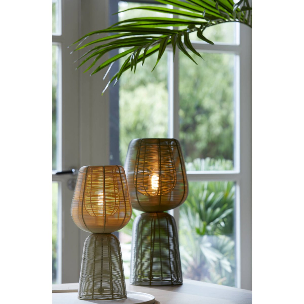 Aboso 54cm Dunkelgrün tischlampe Von Light & Living - Ihre einzigartige Form verleiht ein modernes und elegantes Ambiente und passt perfekt in jedes Interieur im Industrie- und skandinavischen Stil.