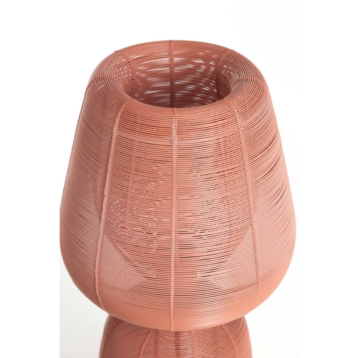 Aboso 54cm Korallenrosa tischlampe Von Light & Living - Ihre einzigartige Form verleiht ein modernes und elegantes Ambiente und passt perfekt in jedes Interieur im industriellen und skandinavischen Stil.