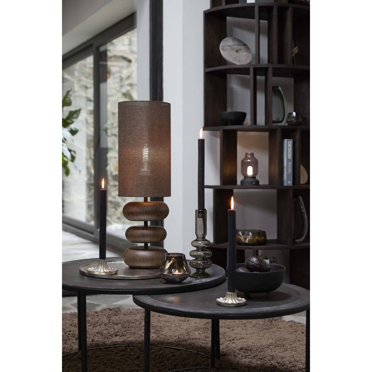 Danialo 67cm Braun tischlampe Von Light & Living - Die harmonische Materialkombination schafft eine warme und einladende Atmosphäre – perfekt für skandinavische oder Boho-Einrichtungen.