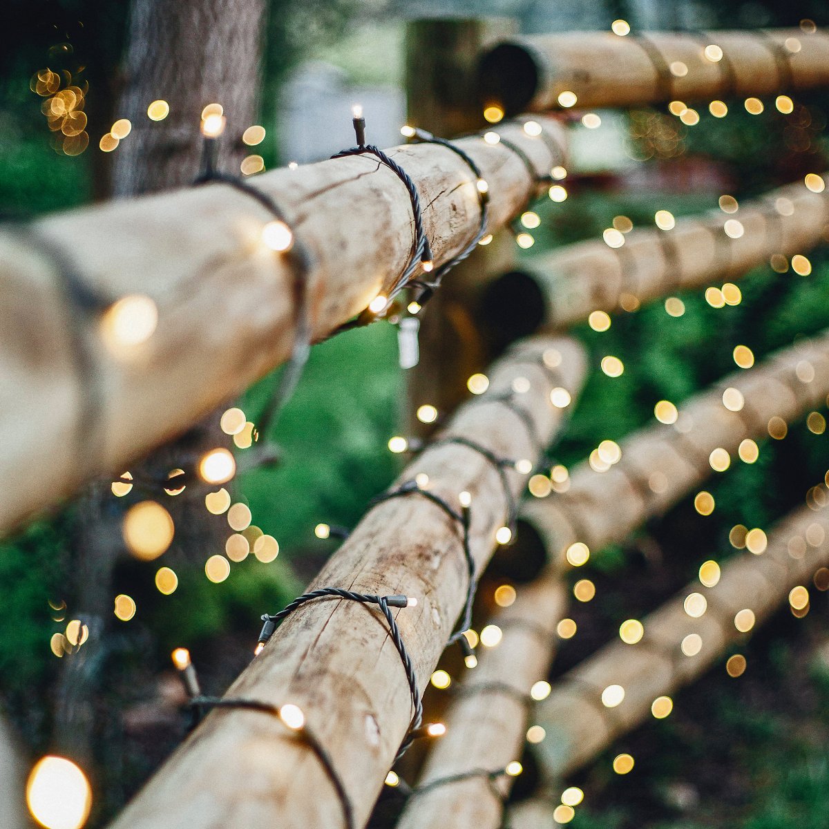 Glimmer Schwarz Von Lightson - Ein flexibles und g&uuml;nstiges 12-Volt-System (sichere Kleinspannung) f&uuml;r Ihren Garten, das Sie einfach selbst installieren und sp&auml;ter bei Bedarf auf bis zu 50 Meter erweitern k&ouml;nnen.