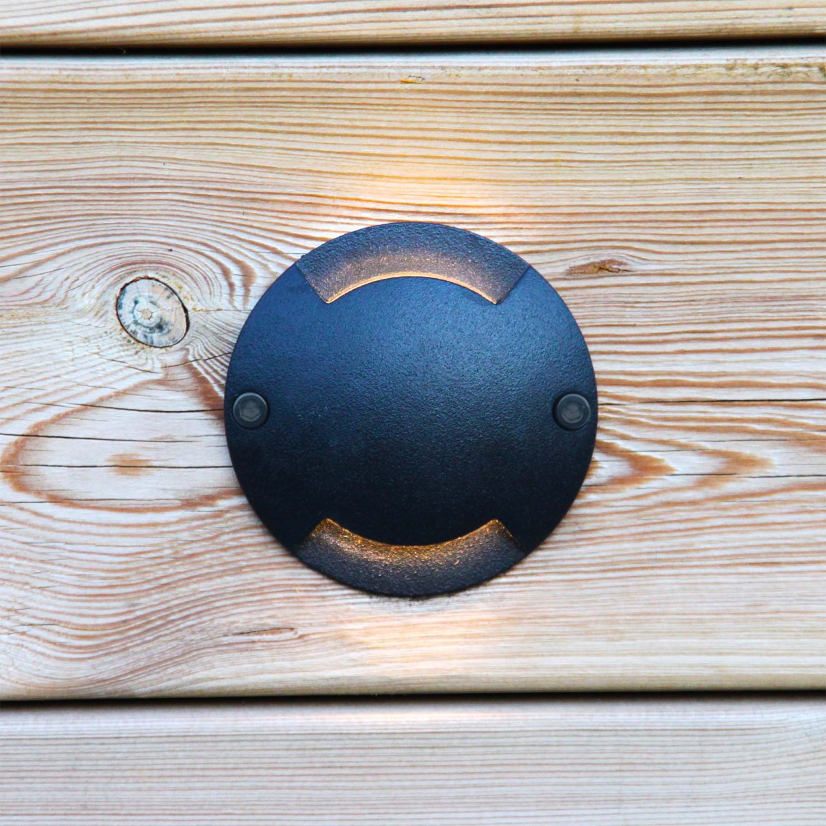 Zenit duo Schwarz Von Lightson - Ein flexibles und günstiges 12-Volt-System für Ihren Garten, das Sie einfach selbst installieren und später bei Bedarf auf bis zu 50 Meter erweitern können.