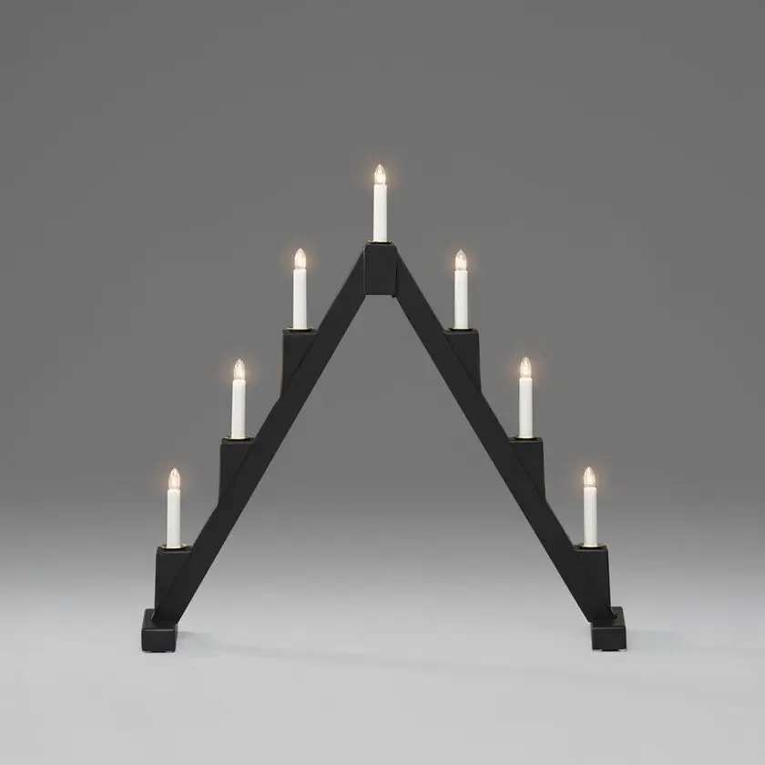 Candelabra 7 Lights Schwarz Von Konstsmide - Faltbarer elektrischer Kerzenst&auml;nder mit 7 Kerzen, aus schwarz lackiertem Draht, verziert mit Messingringen um jede Kerze f&uuml;r eine elegante Note.