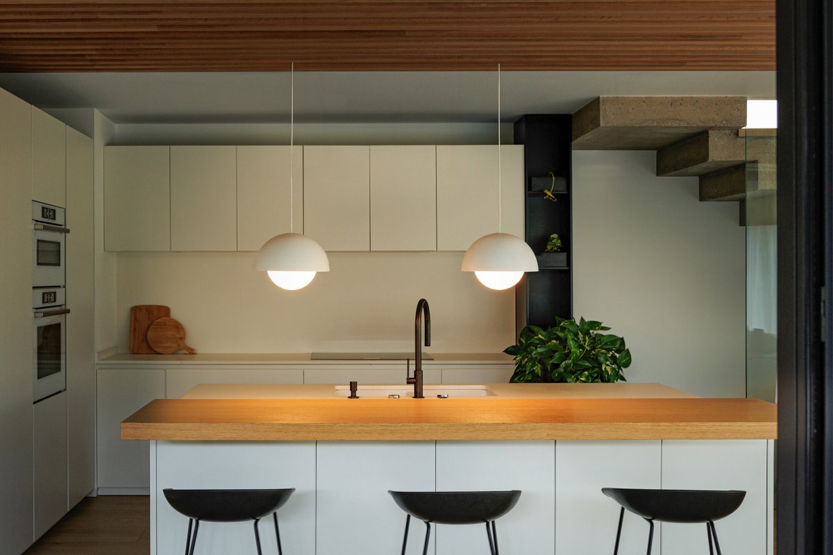 Marisol Ø30 Weiß hängelampe Von Faro Barcelona - Mit ihrer wei&szlig;en Oberfl&auml;che passt Marisol perfekt in jedes Ambiente &ndash; von K&uuml;che und Wohnzimmer bis hin zu Flur und Esszimmer.