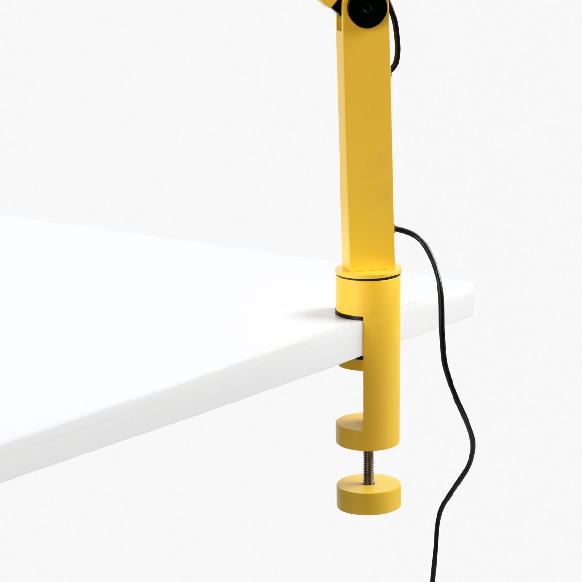 Inviting 86cm Gelb klemmlampe Von Faro Barcelona - Der Leuchtenkopf ist horizontal und vertikal verstellbar und das Licht dimmbar.