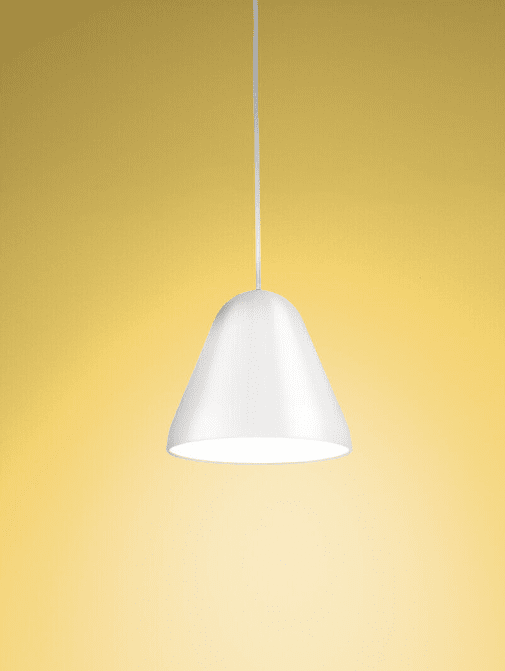 Enna Ø22 Weiß hängelampe Von Airam - Ihre abgerundete Form verleiht ihr einen sanften und modernen Ausdruck, während der Diffusor unter dem Lampenschirm das Licht gleichmäßig und stimmungsvoll im Raum verteilt.