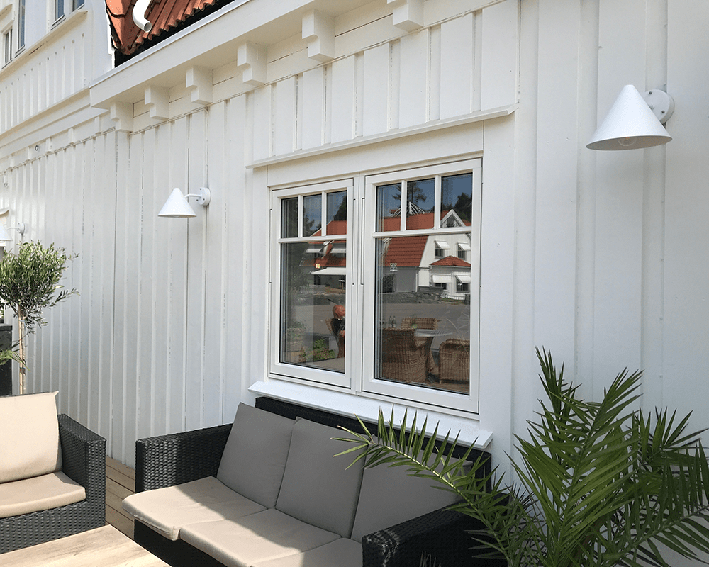 Tratt Weiß außenlampe Von Westal - Die Rückseite ist mit zwei Ein- und Ausgängen sowie einem Schnellanschlussklemmenblock für eine einfache Installation ausgestattet.