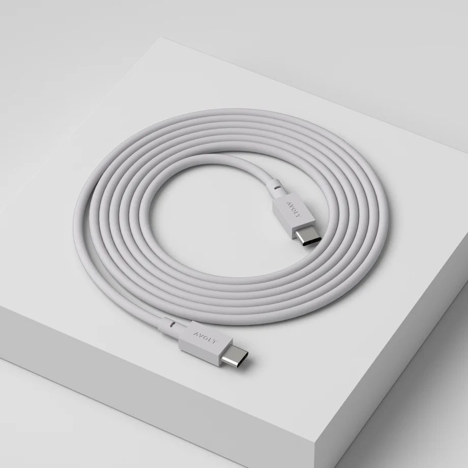 Cable 1 USB C to USB C Charging Cable, 2m Grau Von Avolt - Kabel 1 USB-C auf USB-C von Avolt kombiniert leistungsstarkes Laden mit stilvollem skandinavischen Design.