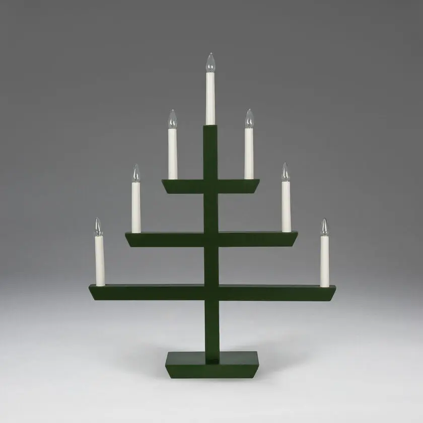 Wooden Candelabra 7 Lights Dunkelgrün Von Konstsmide - mit stilvollem Design und sieben wundersch&ouml;n leuchtenden Lichtern.
