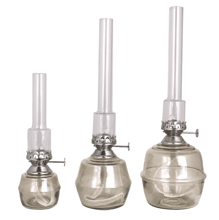 Kerosene Lamp Majken Small Grau Von Strömshaga - Brenner aus Klarglas und Brenner aus Nickel.