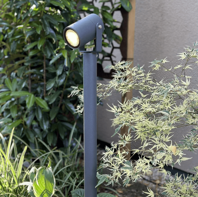 Luna65 Dunkelgrau Von Lightson - &nbsp;Under vinterhalv&aring;ret n&auml;r sn&ouml;n t&auml;cker marken &auml;r Luna 65 ett utm&auml;rkt alternativ, eftersom den d&aring; kommer upp ovanf&ouml;r sn&ouml;t&auml;cket och skapar en magisk st&auml;mning i vinterlandskapet.