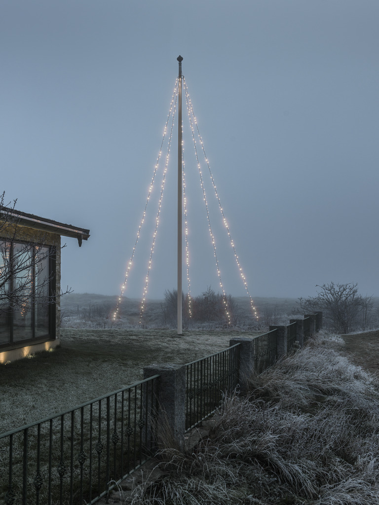 Flaggenmast-Beleuchtung Warm White 8m Schwarz Von Konstsmide - Schutzart IP44 für den Einsatz im Freien – beständig gegen Wetter und Wind.