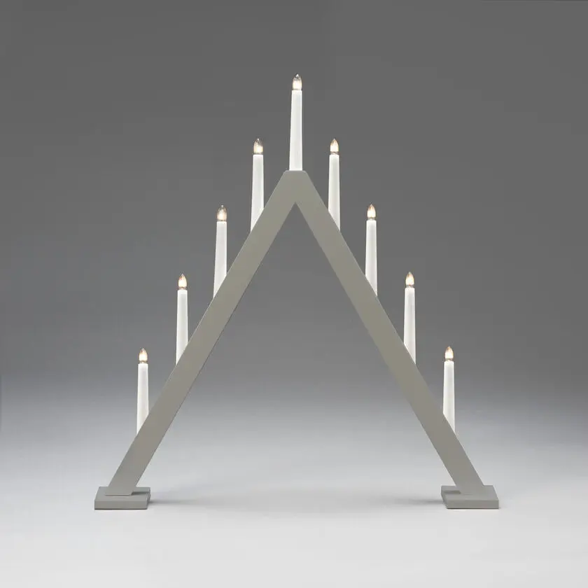 Candelabra 9 Lights Grau Von Konstsmide - Schaffen Sie eine stilvolle und moderne Weihnachtsatmosph&auml;re mit diesem eleganten Adventsleuchter aus grau lackiertem Holz.